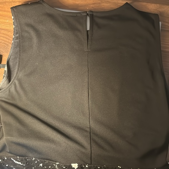 Ann Taylor Factory peplum sleeveless top - sz medium. Embroidered design - Picture 5 of 6